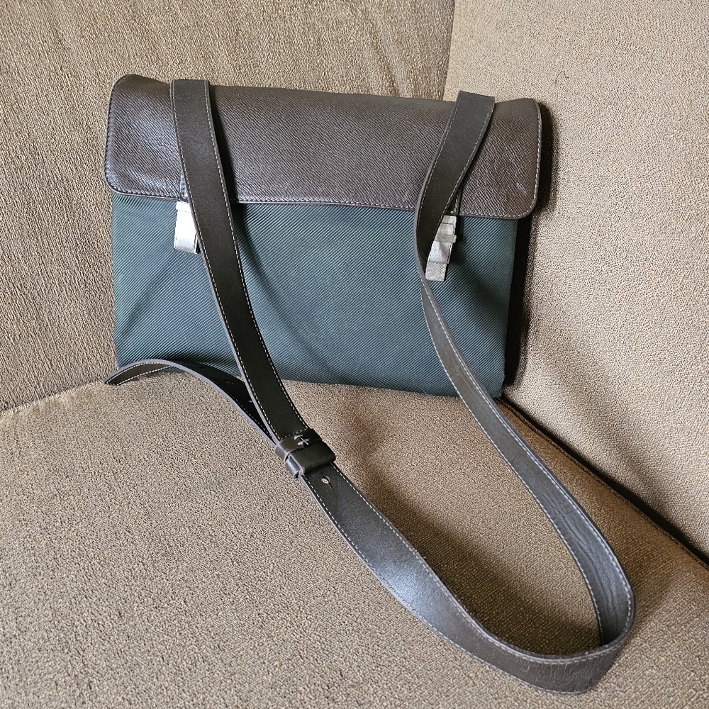 Auth Louis Vuitton Taiga Saratov GM Men's Shoulder/Messager Bag Ardoise Vintage